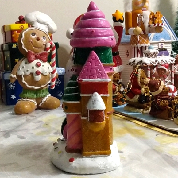 Toyland Sweet Candies Light Up Colourful Castle House 8"x4" - Picture 8 of 9